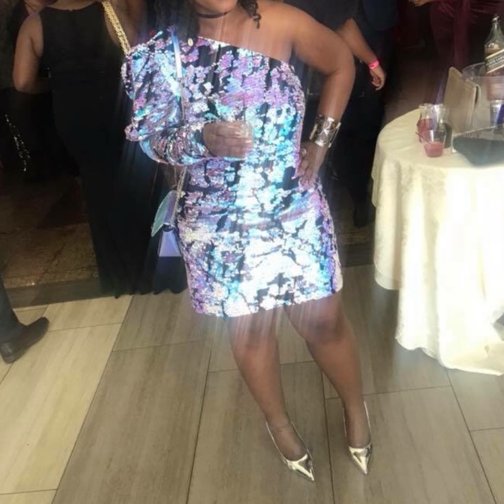Sequin/velvet on sleeve dress